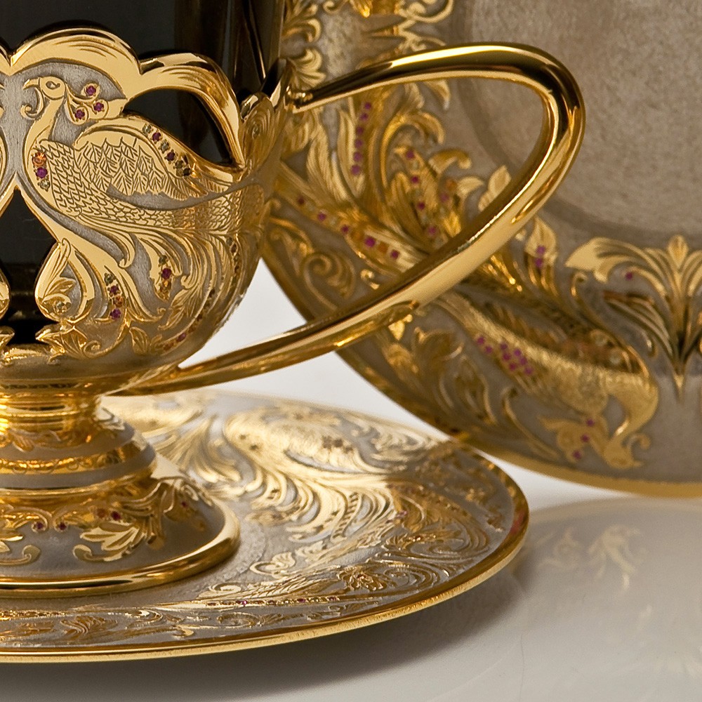 The decor for the coffee set is richly decorated with relief patterns and stones.