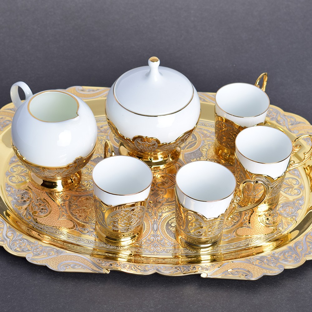 Large coffee set made of gold and porcelain in the UAE