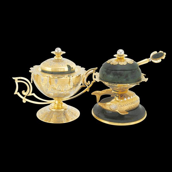 Gift ware - a pair of handmade dishes made of gold and jade