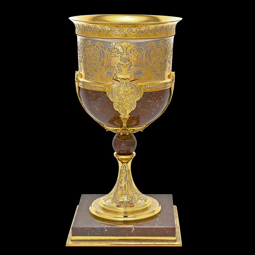 Exclusive goblets made of stone and gold with delivery to Dubai