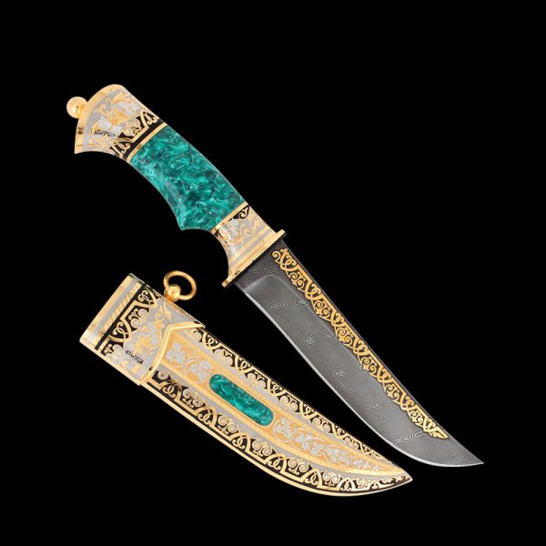 Damascus knife with fantastic resin elements