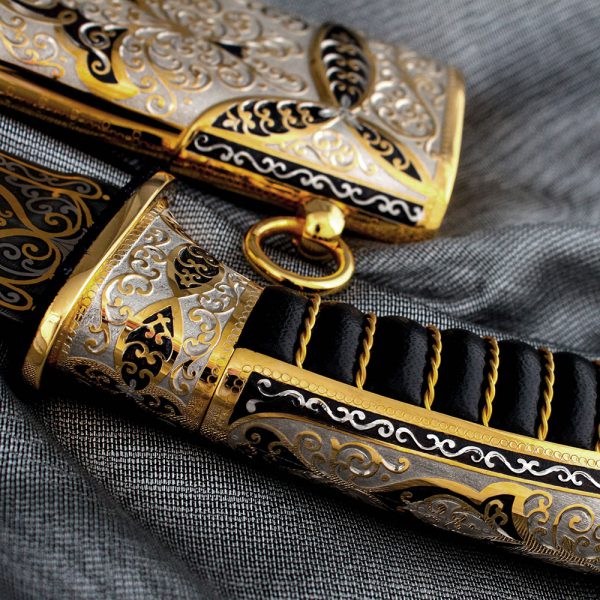 Gold leather knife handle covered in gold wire