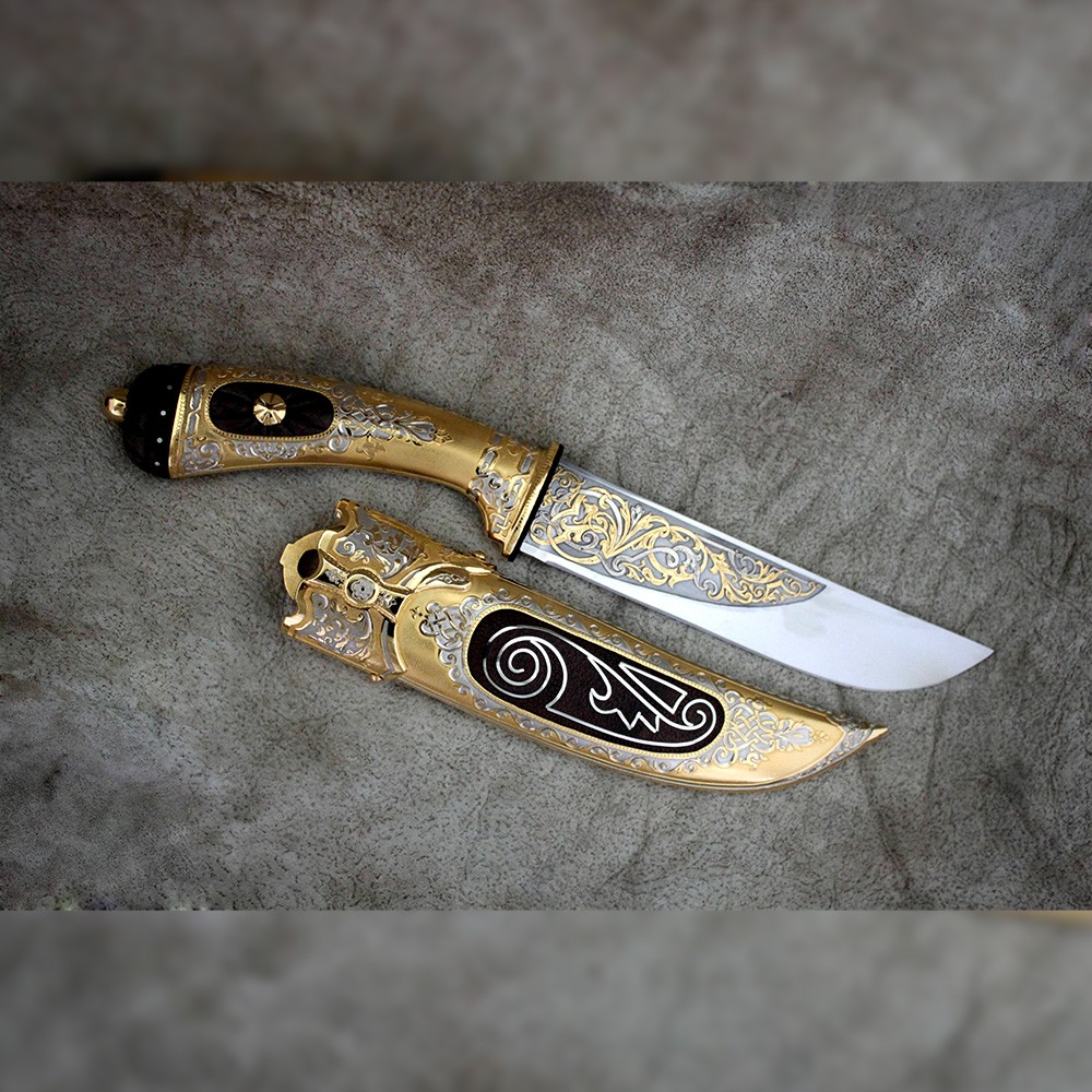 Golden knife with a handle combined with wooden elements.