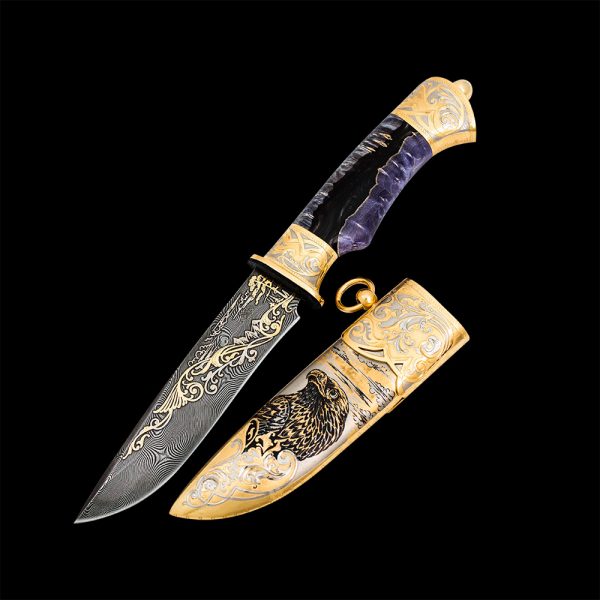 Gift eagle knife with a stylish lilac hilt and gold scabbard.