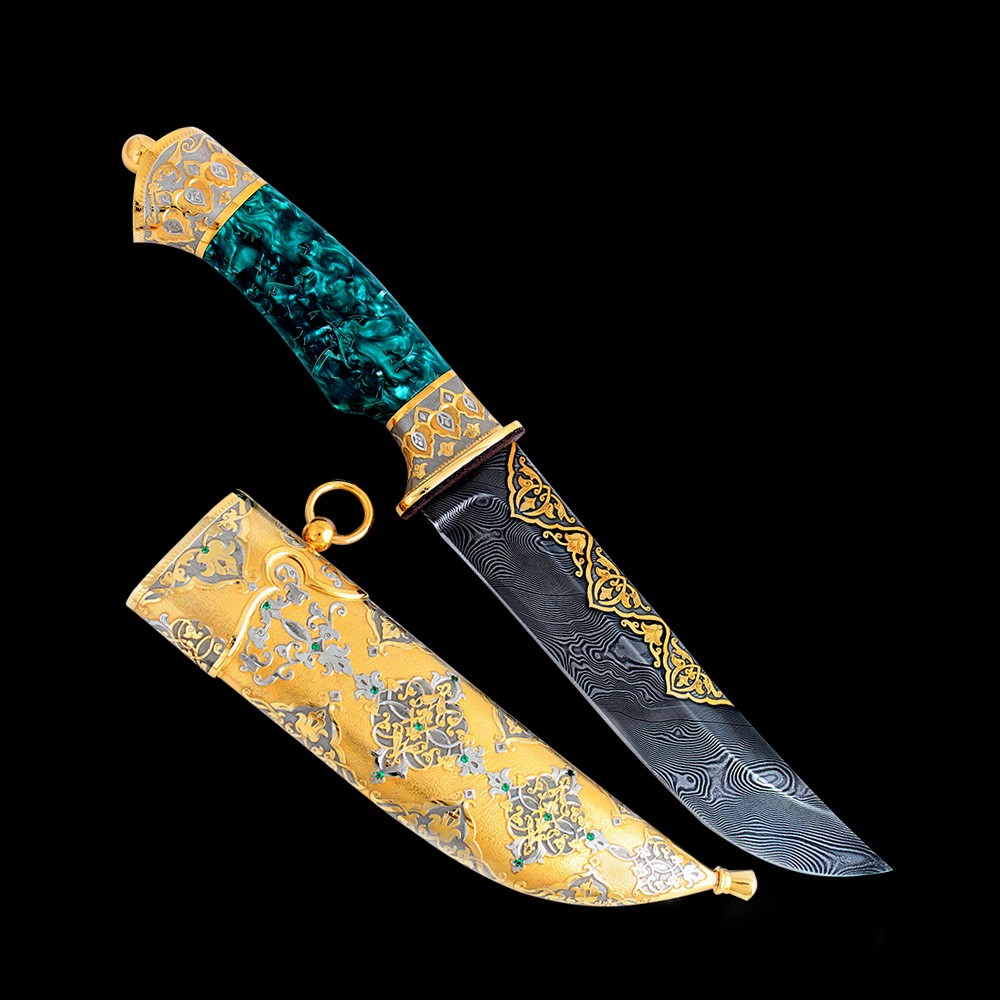 Arabian knife with a green hilt of space beauty and gold scabbard with green crystals