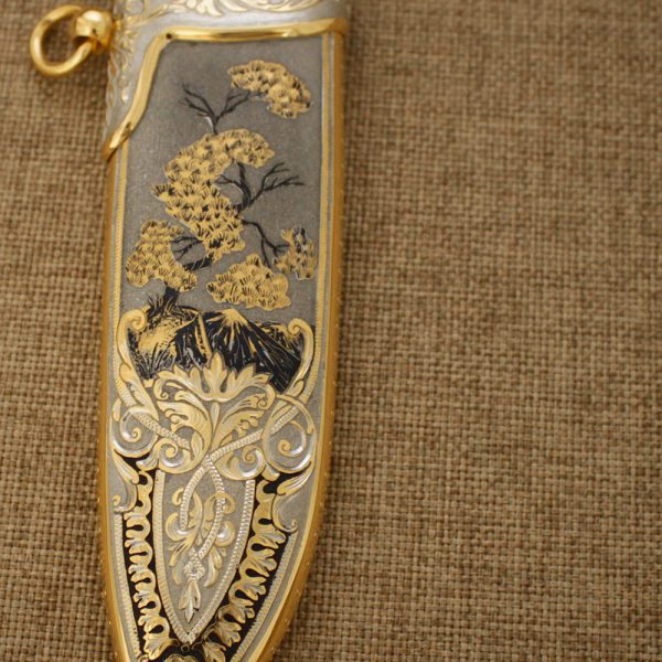 The technique of the Zlatoust engraving on scabbard metal is able to convey an interesting drawing