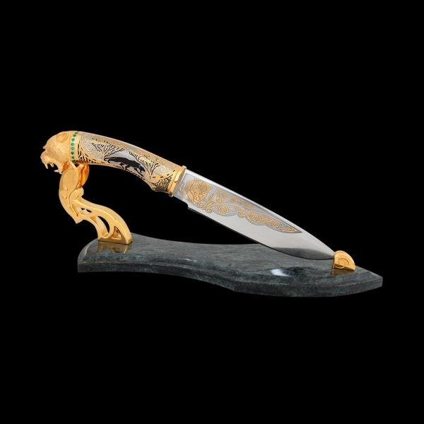 Impeccable handwork - Knife with charismatic black panther. The handle of the knife is decorated with carvings, gilded and green stones.