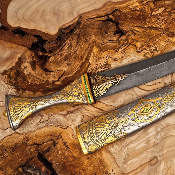 Luxurious handmade oriental dagger.