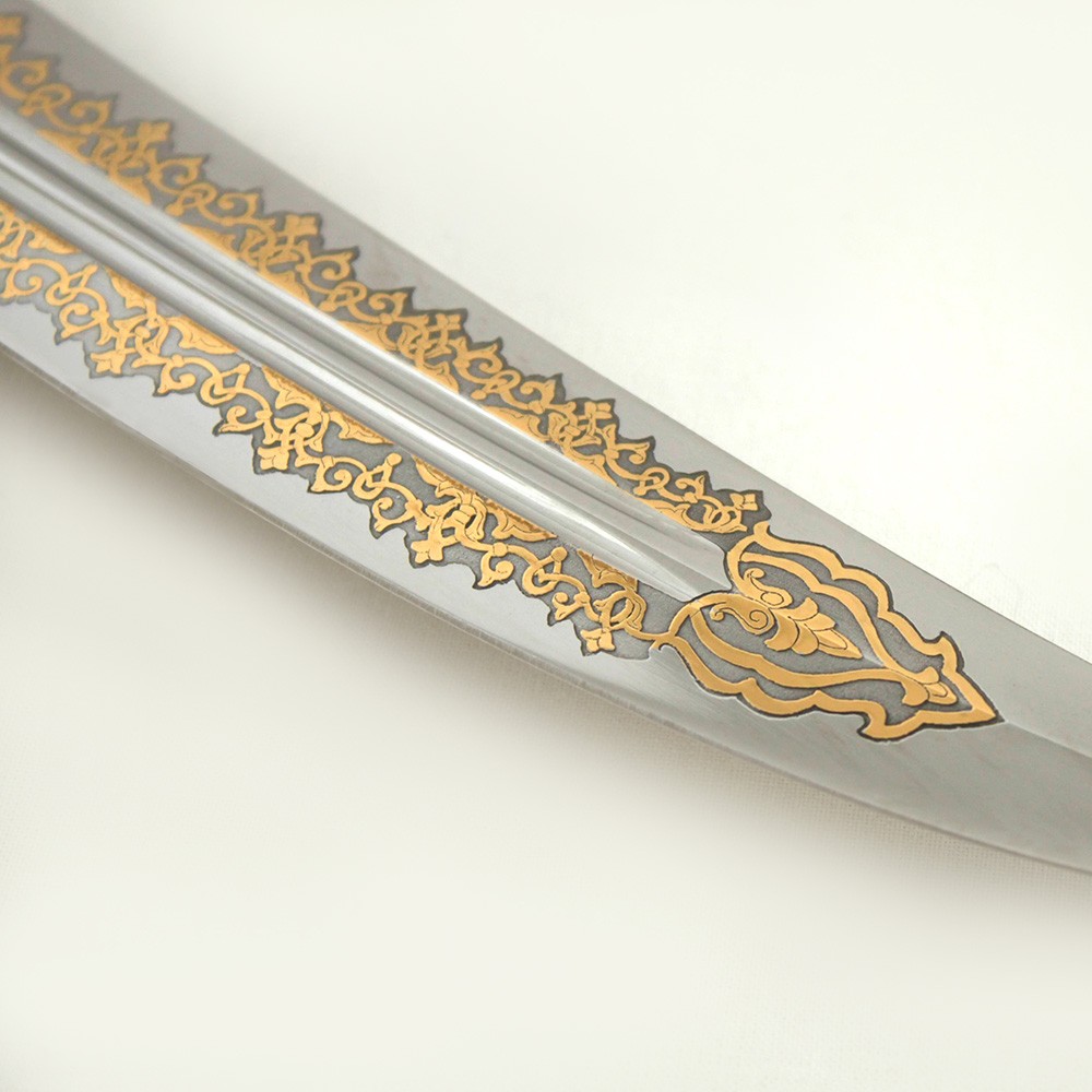 Gold-plated etched steel blade.