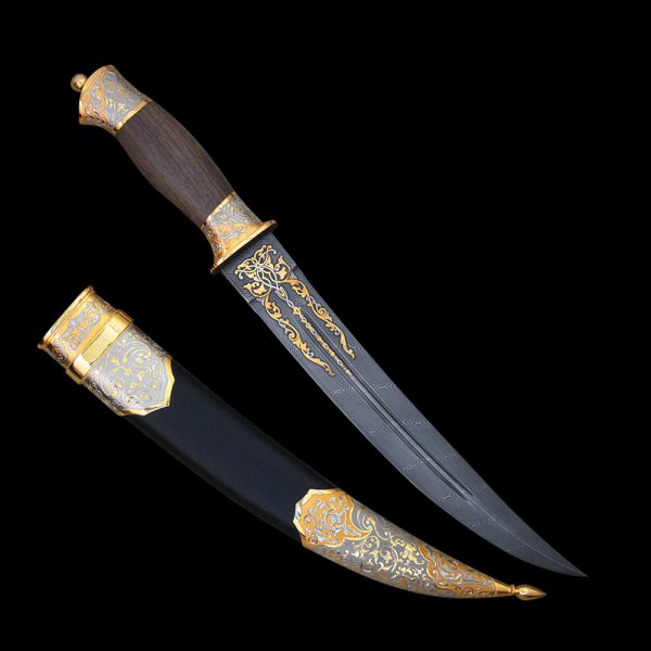 Bebut with a damask blade is covered with gold ornament. On a cloth two longitudinal dolas are located.