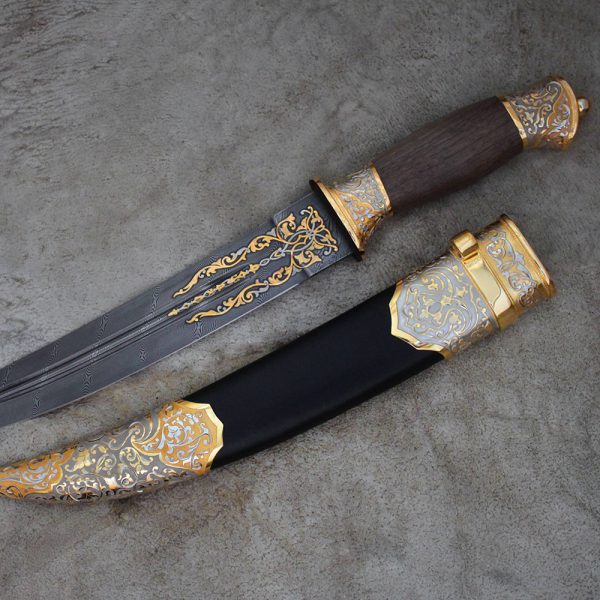 Bebut with a damask blade with a wooden handle. The scabbard is covered in leather for the best girth.