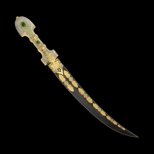 The desire to combine exquisite style with "indecent" luxury was a priority when creating souvenir weapons. Therefore, the design of the "Sultan" bebut, made in the oriental style, was thought out and worked out by the masters to the smallest detail.