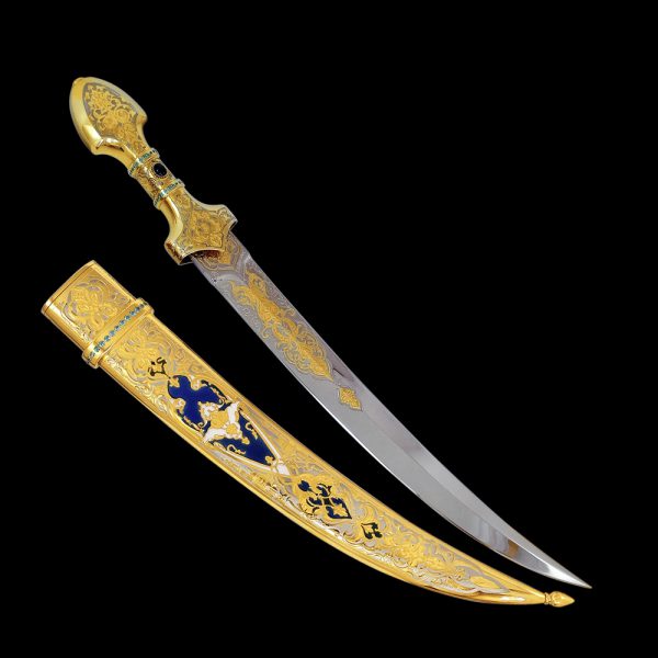 Zlatoust engravers worked well on the "Persian" bebut. All-metal hilt and scabbard are decorated with intricate handmade floral ornaments. In addition to plating of precious metals, the souvenir bebut is generously encrusted with dazzling Swarovski phianites.