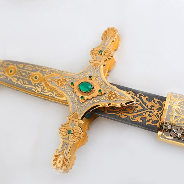 Exclusive arabic sword. A work of arms art decorated with gold, stones, hand engraving, gilding of a damascus steel blade