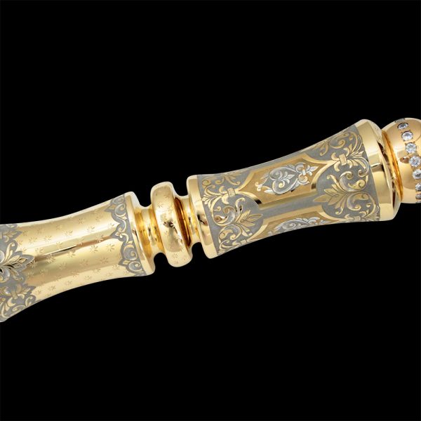 Metal spacer of the cane. It is decorated with hand-carved metal.