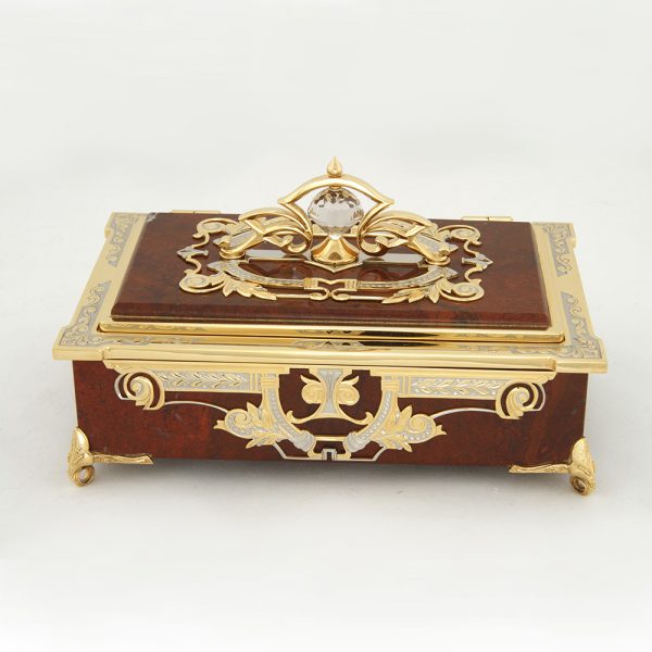 The "Money" casket from the masters of Zlatoust is decorated with engraving and rock crystal. It will suit the boudoir, emphasize the status and taste of the person, will be an excellent, functional gift, reminiscent of a person who presented it.