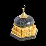 مسجد صندوق مجوهرات اليشم. سيؤكد العنصر الداخلي على الالتزام بالإيمان والتقاليد، فضلا عن احترام المالك.