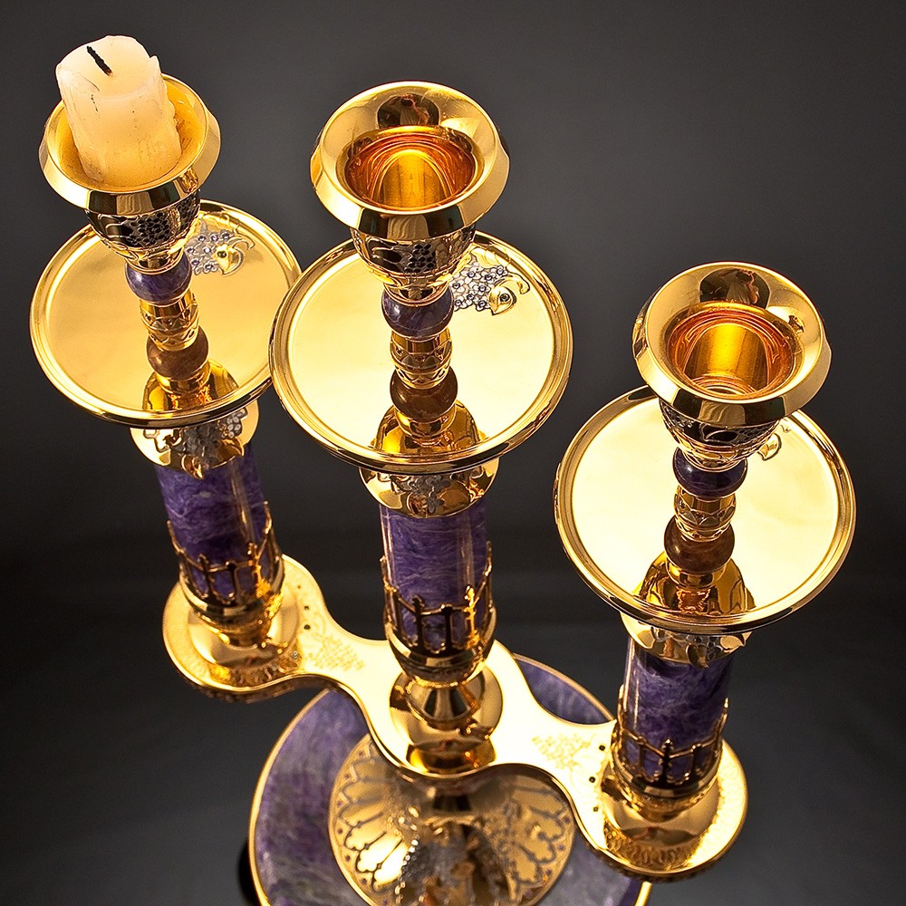 Three-arm candelabrum of gold and rare lilac stone.