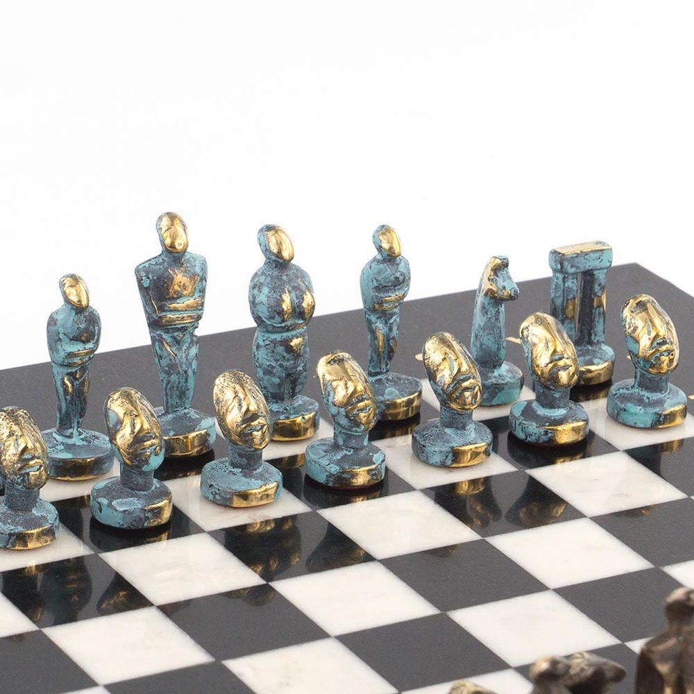 The stone chess of the masters of Zlatoust is a vivid example of handmade and inspired collective creativity. Artists and engravers worthily keep and develop the Zlatoust traditions of metal and stone decoration. When creating each item, they combine talent, creativity and a high level of performance.