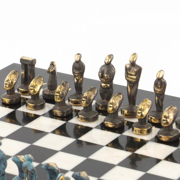 Chess lovers will not remain indifferent to this set. Skillfully made of natural white marble and a black serpentine marble, they impress with grace and neat design.