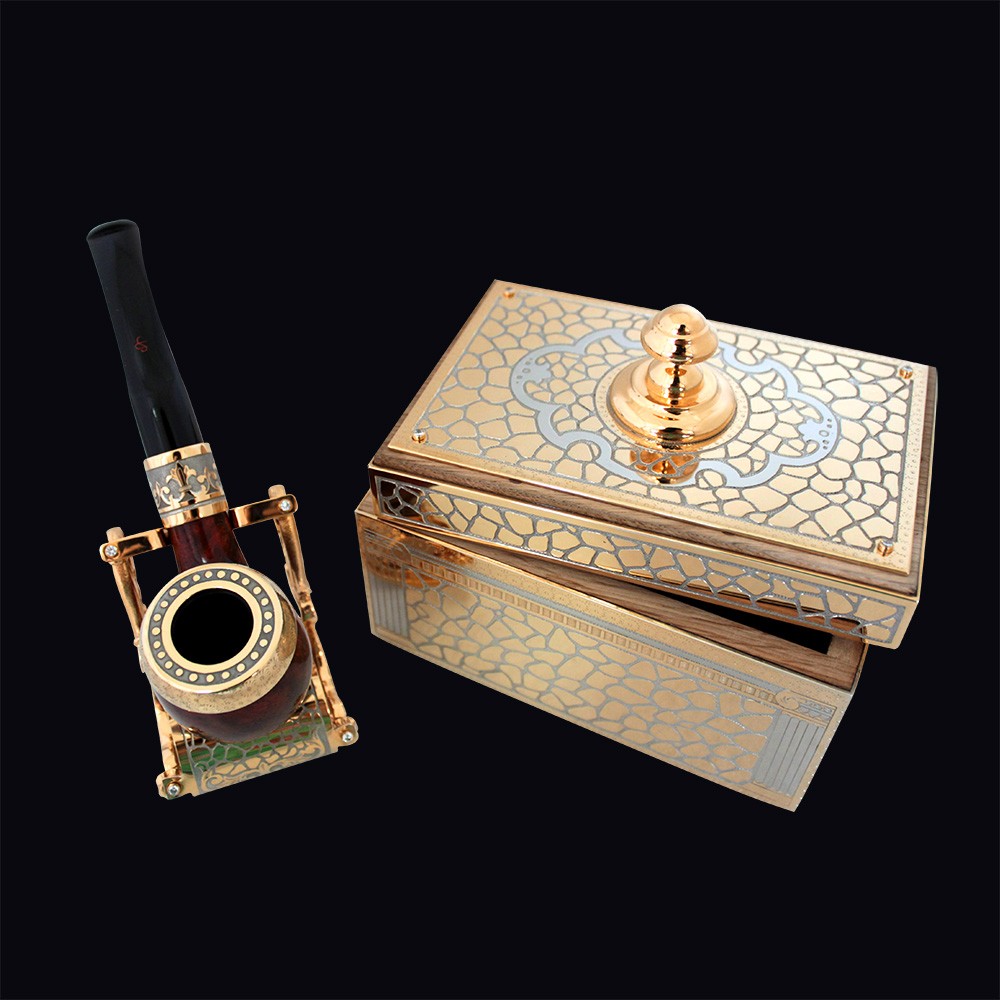 Gift set of smoking pipe and box for tobacco. Handwork