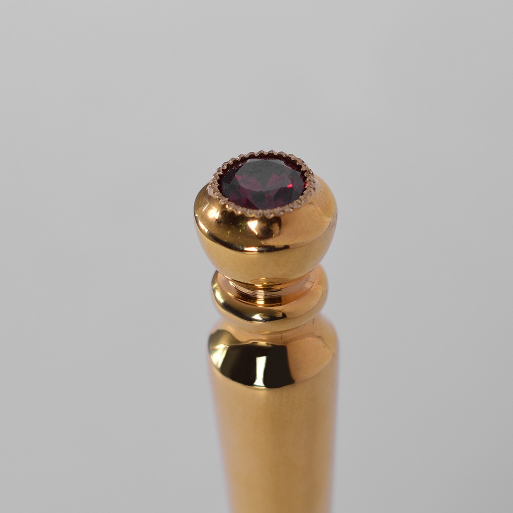Inlaid crystal in the handle