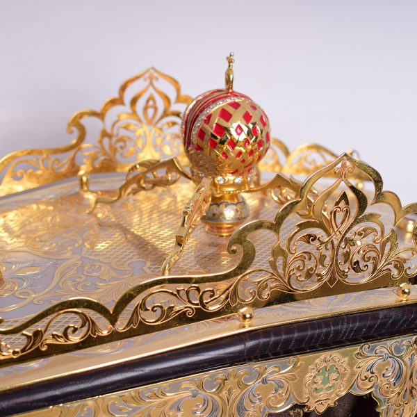 Handmade carriage decorated with a crown on the roof. Jewelry work of Zlatoust masters