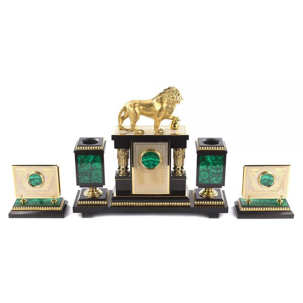 Office suite - Leo. A medium sized writing set made of natural stone with a golden lion statue.