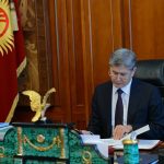 كتابة الملكيت موجودة في مكتب رئيس قيرغيزستان