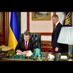 مجموعة كتابة مصنوعة يدويًا في المكتب الرئاسي لرئيس أوكرانيا